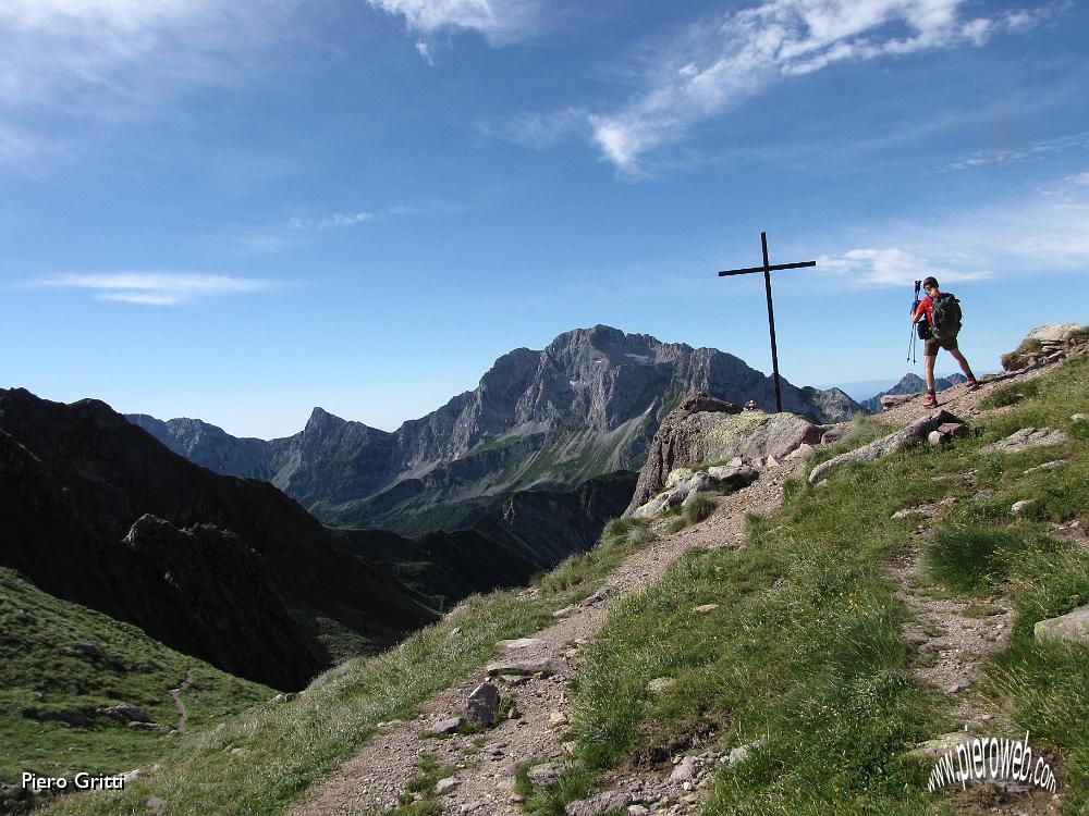 05 Croce del Passo con Arera da sfondo.jpg